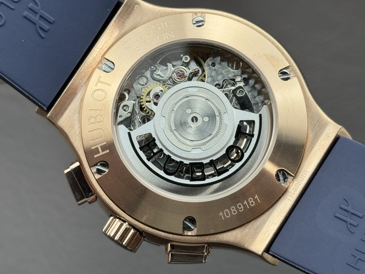 （实拍圖）升級版宇舶hublot恆寶表經典融合CLASSIC FUSION系列，直徑45mm，表殼316L精鋼，耐磨藍寶石玻璃，施華洛世奇鑽石鑲嵌，進口搭載進口7750多巧能計時機芯，還原原裝所有功能，在不同的時空共鳴，如繪畫，如音樂，如時計，獨一無二的HUBLOT最配獨一無二的他，經典融合計時腕表。