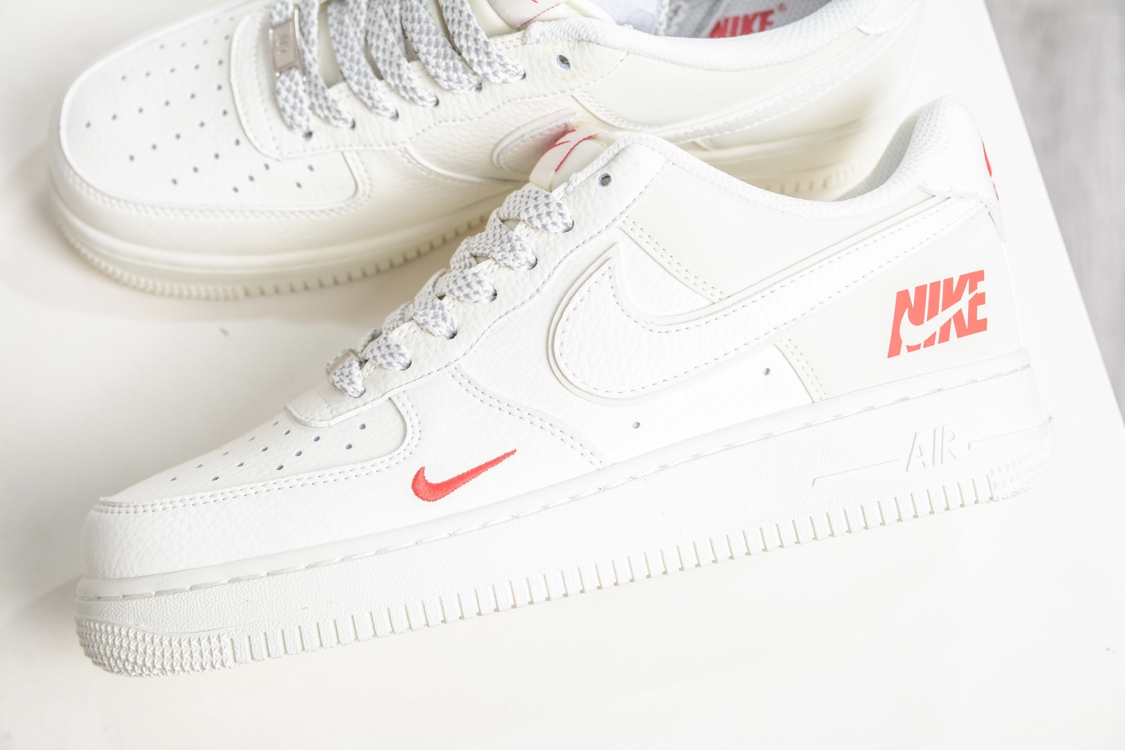 Nike Air Force 1 Low 07 米白紅 
貨號：CS5288 079
Size：36 36.5 37.5 38 38.5 39 40 40.5 41 42 42.5 43 44 44.5 45