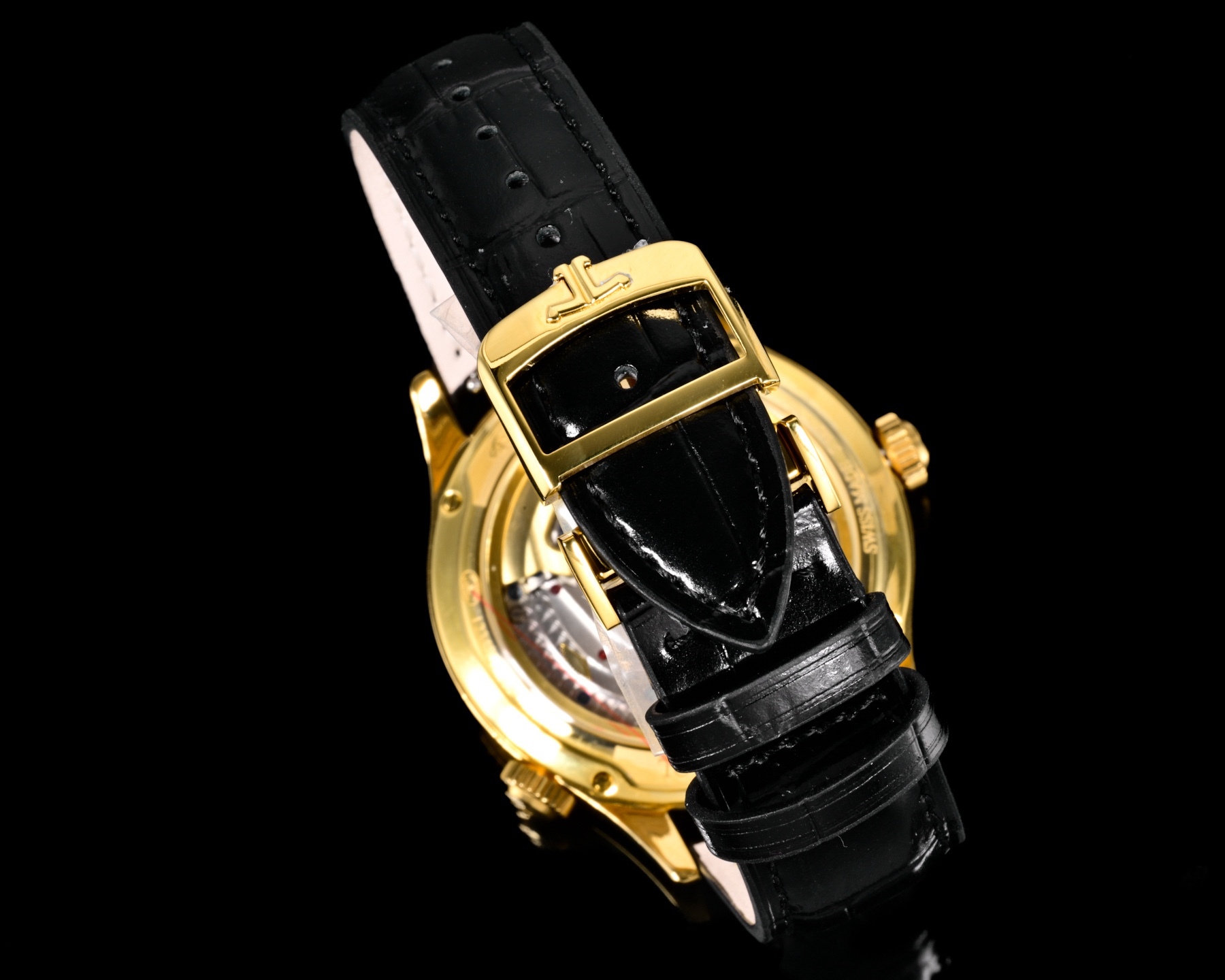 
Factory出品
【市場最高版本】JL積家 各路大咖都叫它大醜 其實賦予的是極高贊美 論品味與外觀 在鐘錶界有著舉足輕重的地位 戴出去怎麼都是長臉 各種彰顯品味 Master 地理學家大師系列 Q1428421 復刻版全新升級 多功能腕表 升級Cal.939A機芯 打磨效果更近原裝 升級軸 自動陀為玫金邊 字面紋路清晰 功能：日期顯示 雙時區 動力儲備顯示 316L精鋼  直徑42mm  原裝折疊扣！V+ Factory匠心之作 值得你擁有！