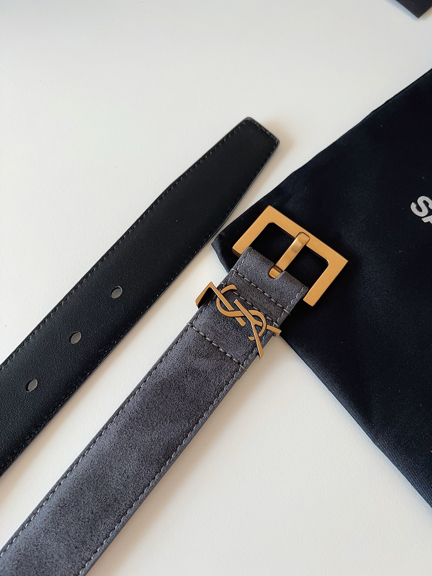 
ysl聖羅蘭2026女士新款腰帶，冬季爆款絨面原版皮，方形搭扣配以ysl標識腰帶環，女士冬季必備款，寬度3.0cm