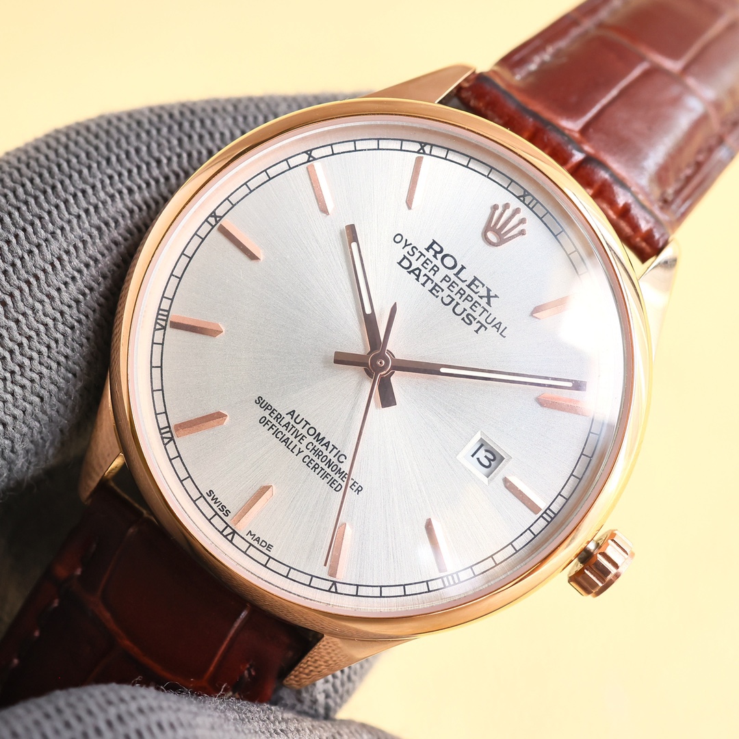 
最新爆款主推☄️☄️ 勞力士【ROLEX】男士腕表 採用獨特的錶盤設計 搭配而來的是更高檔奢華的勞力士🪐， 初識勞力士必憧憬有朝一日能擁有它，戴上勞力士必順風順水必發達，你值得擁有，歡迎評鑒！！
機芯：搭配全新進口8215西鐵城（零返修） 尺寸：40🥇 鏡面：藍寶石玻璃永不刮花 材質：316L精鋼表殼 動力：儲存48小時 防水深度：100米🥈 🥉意大利小牛皮帶，原裝針扣！