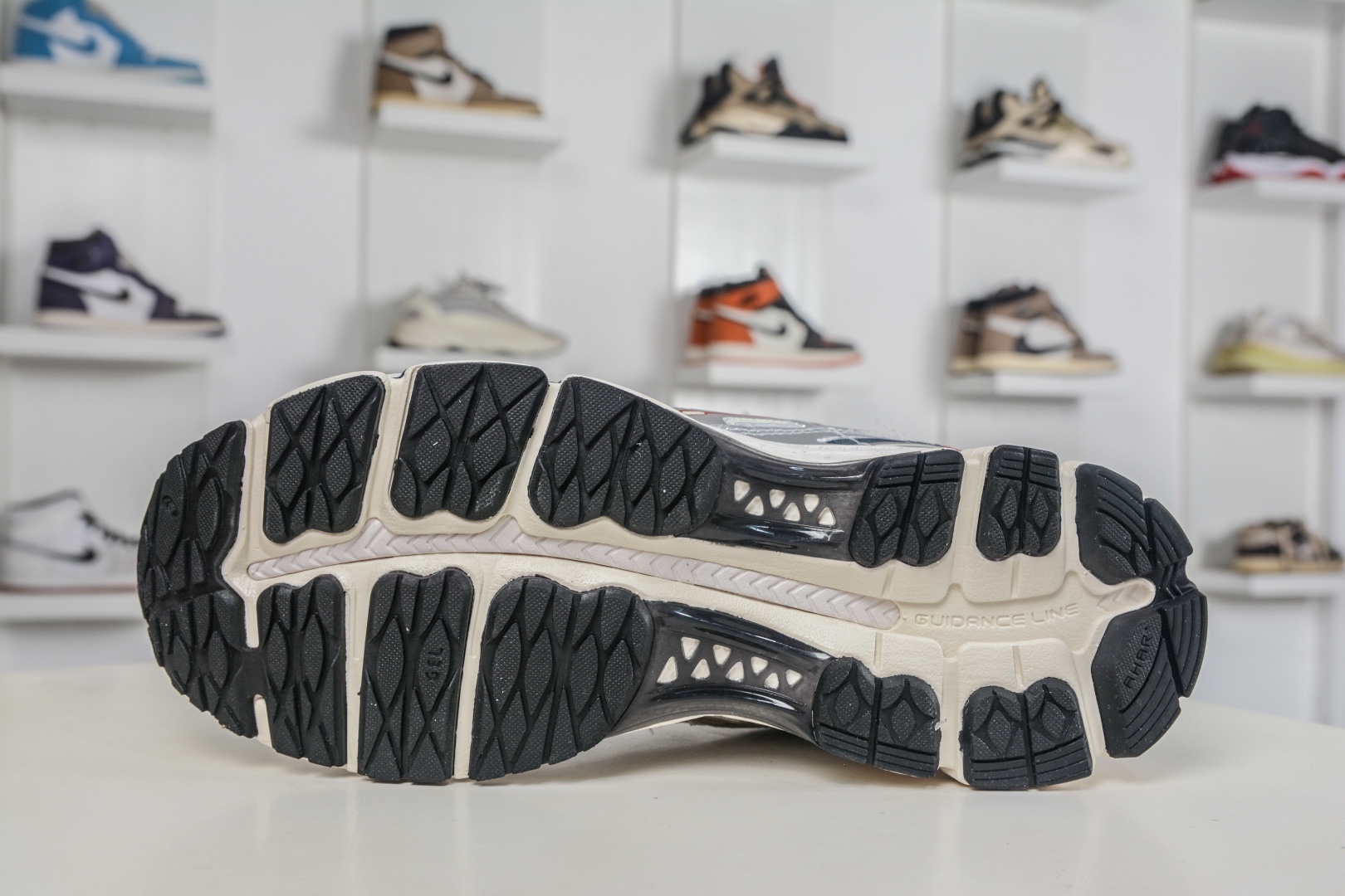 Asics Gel-Kayano 12.1 亞瑟士百搭休閒運動慢跑鞋 
貨號：1203A905 020
Size：36-47