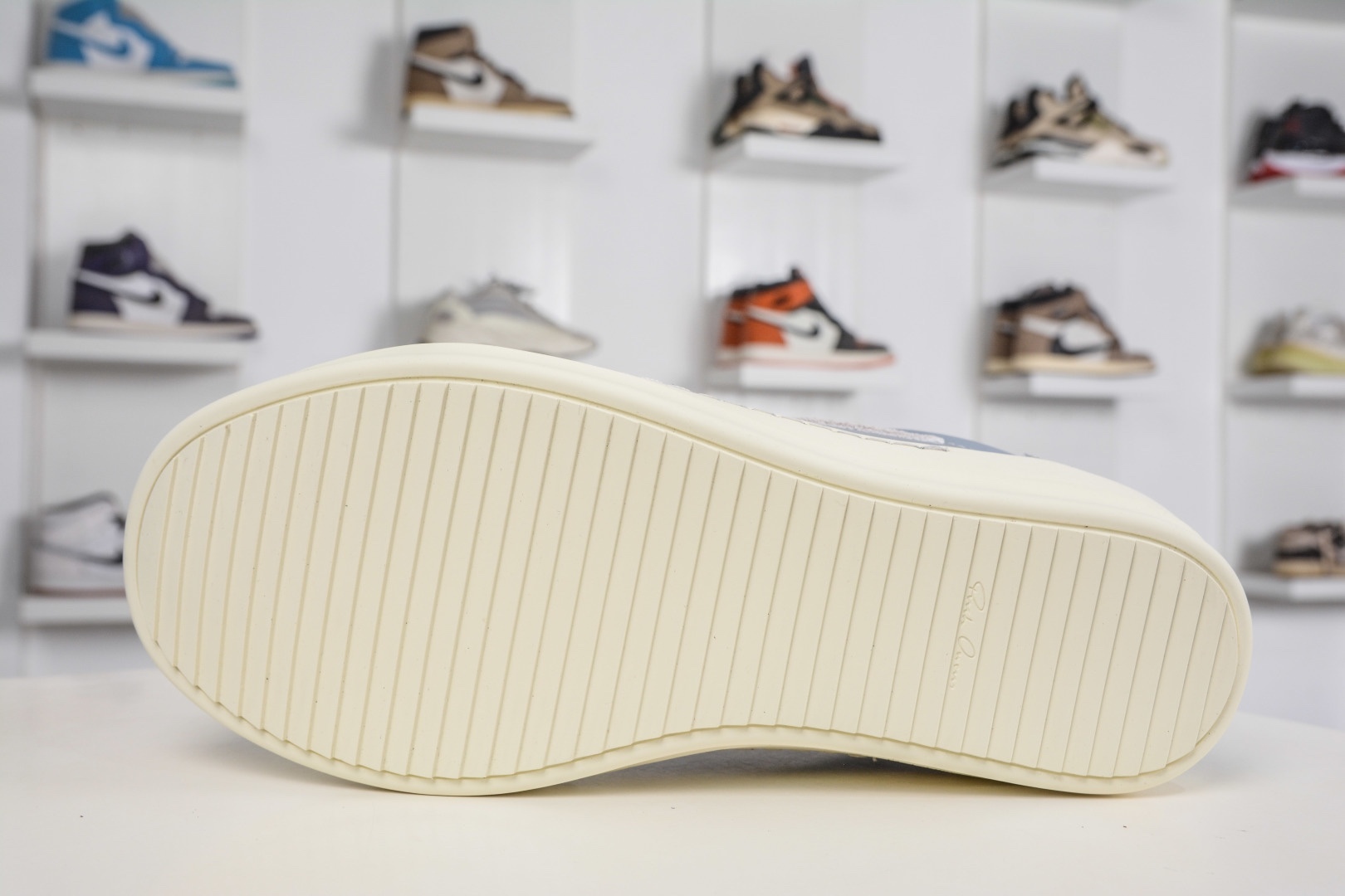 RICK OWENS/RO Hollywood 歐文斯 圓頭系帶低幫板鞋 
尺碼:36 37 38 39 40 41 42 43 44 45 46