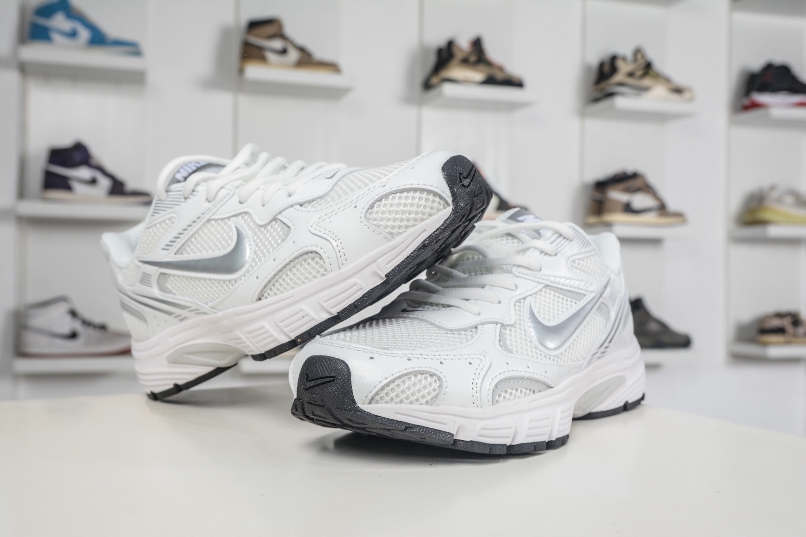 NK Air Zoom Vomero 20 經典復古潮流運動跑鞋 
貨號：HF0735 006
SIZE：36 36.5 37.5 38 38.5 39 40 40.5 41 42 42.5 43 44 45