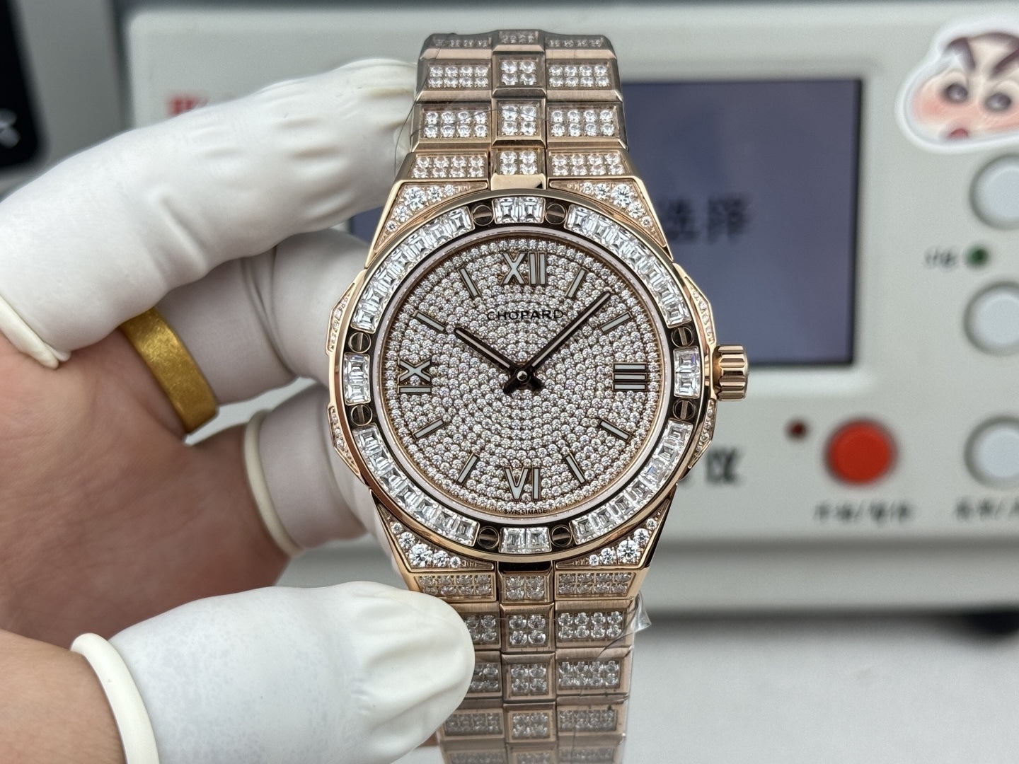 Factory 獨家力作👍
蕭邦AlpineEagle雪山傲翼系列
🌈彩T鑽🌟變色龍🦎滿天星✨限量款及隱藏款首推
如炬目光，比擬暗夜星芒⛰️於山川湖海間🌊洞見紳士願景與磅礡未來👔
尺寸：原裝一致41mmX9.7mm
機芯：9015改Chopard 01.01-c
錶鏈：獨家原版開模金磚型鏈節一體式錶鏈
岩石紋錶盤，鍍銠羅馬數字，時針及分針時標均覆以Super-LumiNova® X1級螢光塗層
致獻當代“雄鷹”，志存高遠之人在日常生活中超邁群倫，其視野啓迪人心、昇華情志。憑借遠見和決心，