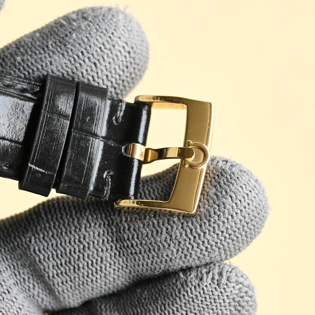 玫瑰][玫瑰]🔥 最新款主推🔥 ，👍OMEGA -歐米茄-碟飛系列⌚市場競爭主力款  ️一直被模仿  從未被超越【見證時間！把握未來，你可以有】 採用316L鋼表殼，全新原裝進口8215機芯。(經測試0返修) 表徑40毫米，厚度10mm。動力儲存48小時. 採用意大利進口牛皮    莫氏9級藍寶石玻璃，耐磨防刮花  超強防水80米!匠心之作，必屬精品🔥大廠品質！歡迎轉載！