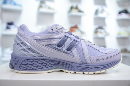 New Balance M1906R系列 
貨號：M1906RZV
尺碼：36 37 37.5 38 38.5 39.5 40 40.5 41.5 42 42.5 43 44 45 46.5