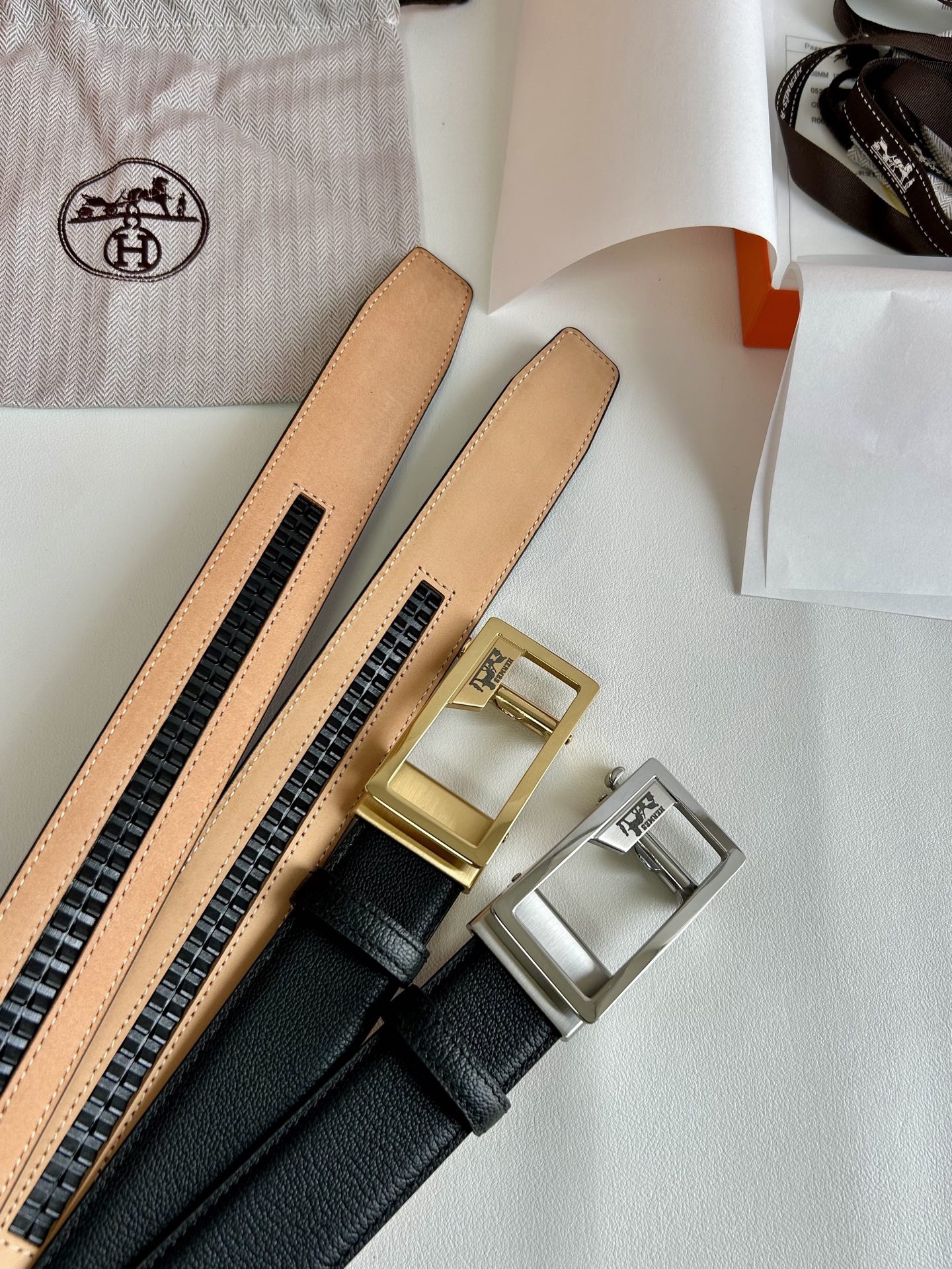 【H家】 新款紋路小牛皮腰帶，寬度3.5cm，搭配新款不鏽鋼自動扣，手感極佳、可以任意裁剪、永恆而經典！轉圖必大賣