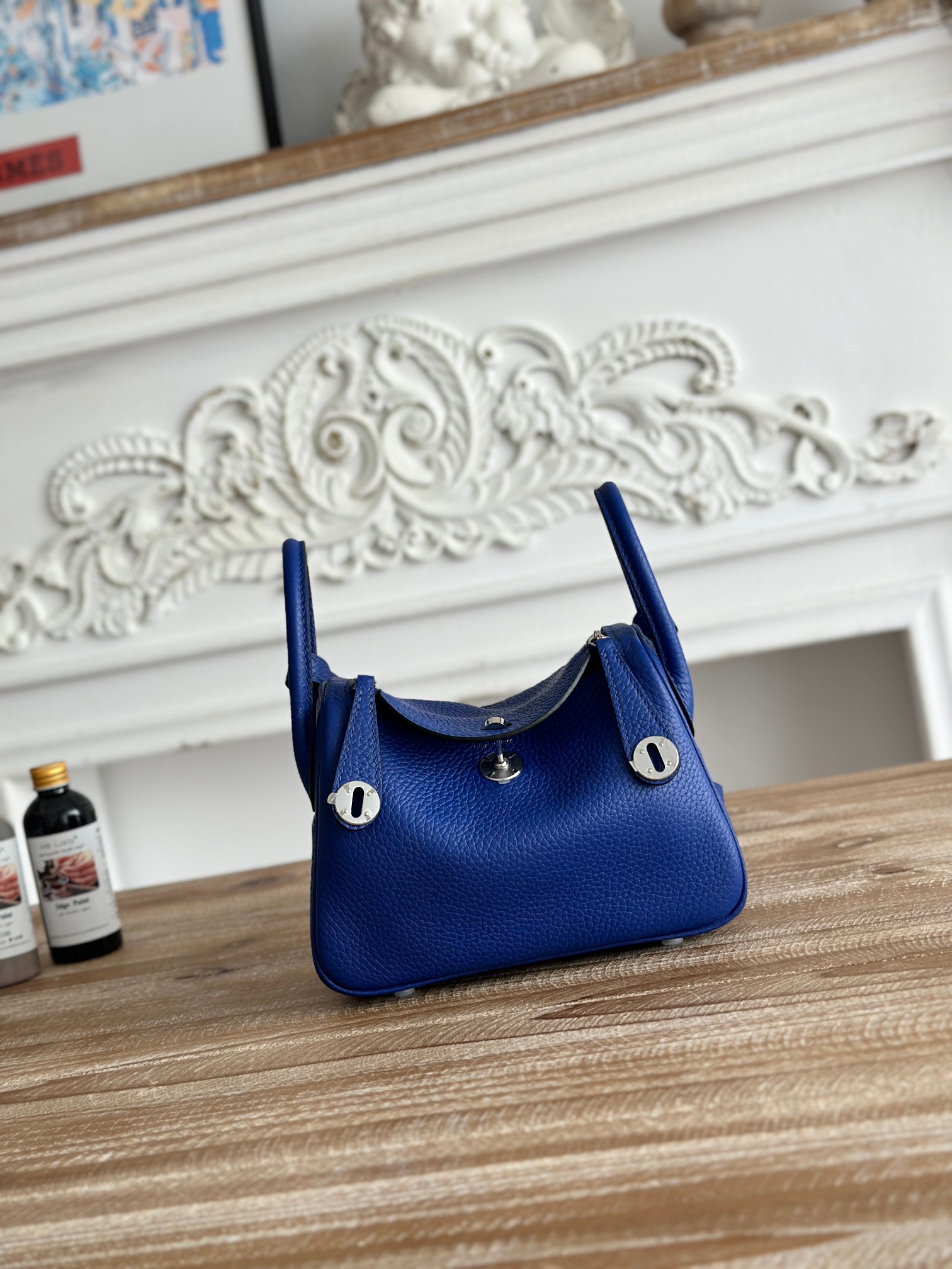 琳迪lindy 19cm	
Tc皮 蜜蠟線半手工縫製
lindy19保留了琳迪包所有細節的完整設計，側口袋、拉鍊等全部都是經典的設計√
這只小可愛暴擊了多少人的少女心