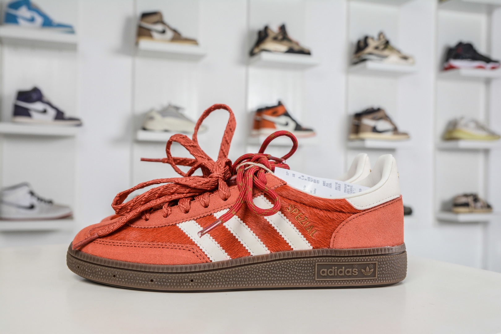 Adidas Handball Spezial 馬年限定 CNY新年款 阿迪達斯經典款 復古休閒板鞋 
貨號:KJ6299
尺碼: 35 36 36.5 37 38 38.5 39 40 40.5 41 42 42.5 43 44 45