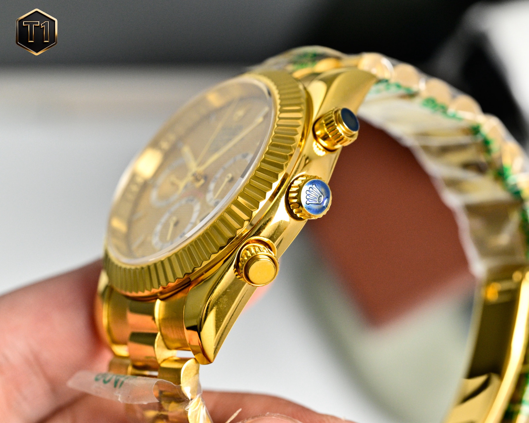 
年度新款強力推薦
🔥經典日誌系列-多功能腕表🔥
防表屆最高版本⌚️勞力士⌚️ 複雜系列六針男表[愛心]爆款[愛心] 多功能腕表。
1⃣️搭載原裝進口9100星期月份月相動能功能機芯機械表！
2⃣️錶盤上採用經典獨家高級奢華稜紋 突顯出這款腕表的華貴氣質[呲牙]
3⃣️錶帶採用進口316鋼帶腕表！
4⃣️表鏡採用雙卜藍寶石鏡面！
5⃣️透視底蓋！
6⃣️直徑41毫米，厚度10毫米！
腕表功能匯集星期/月份/日期/月亮/太陽等功能於一身，最佳男士商務腕表真正的標配！為高端腕表的代表之作！
榮譽出品