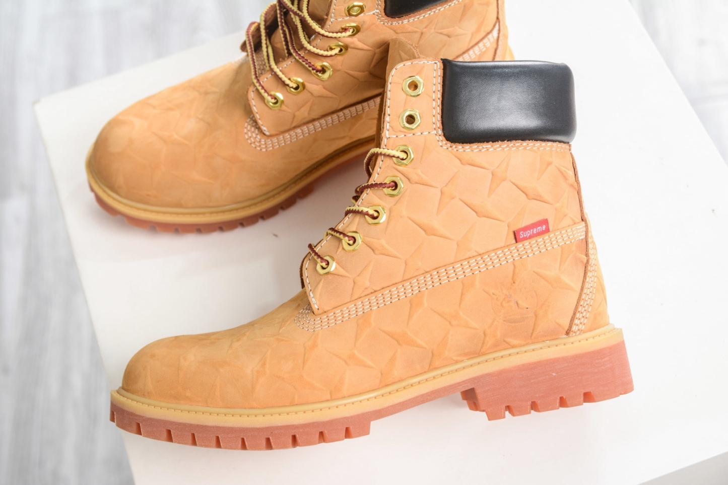 Supreme x Timberland 6 Inch Leather Boots"Black"添柏嵐經典戶外 
貨號: TB 010061 713
尺碼 39 39.5 40 41 41.5 42 43 44 45