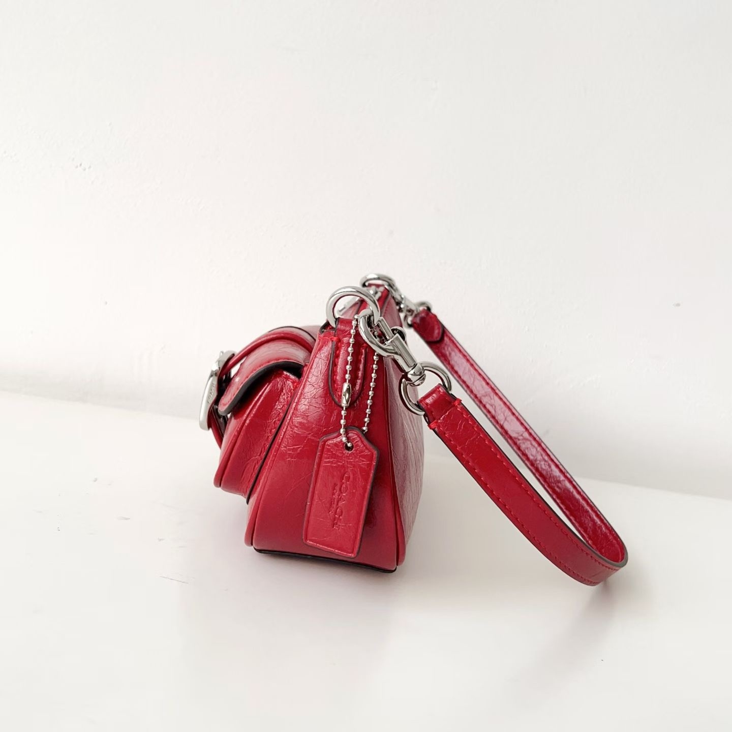 .Coa*h |Ashton Baguette12月新品新款女包 CDB13 CDB18 CDB19 超級棒 側面logo也非常精緻喲	可單肩 斜挎
尺寸19/10/9