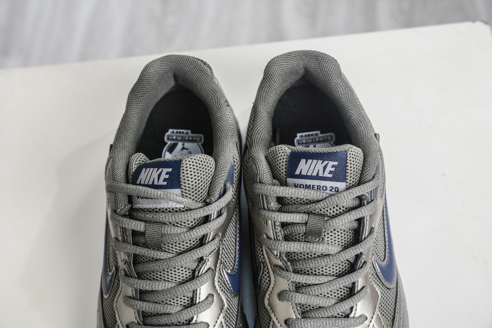 NK Air Zoom Vomero 20 經典復古潮流運動跑鞋 
貨號：HF0458 003
SIZE：36 36.5 37.5 38 38.5 39 40 40.5 41 42 42.5 43 44 45
