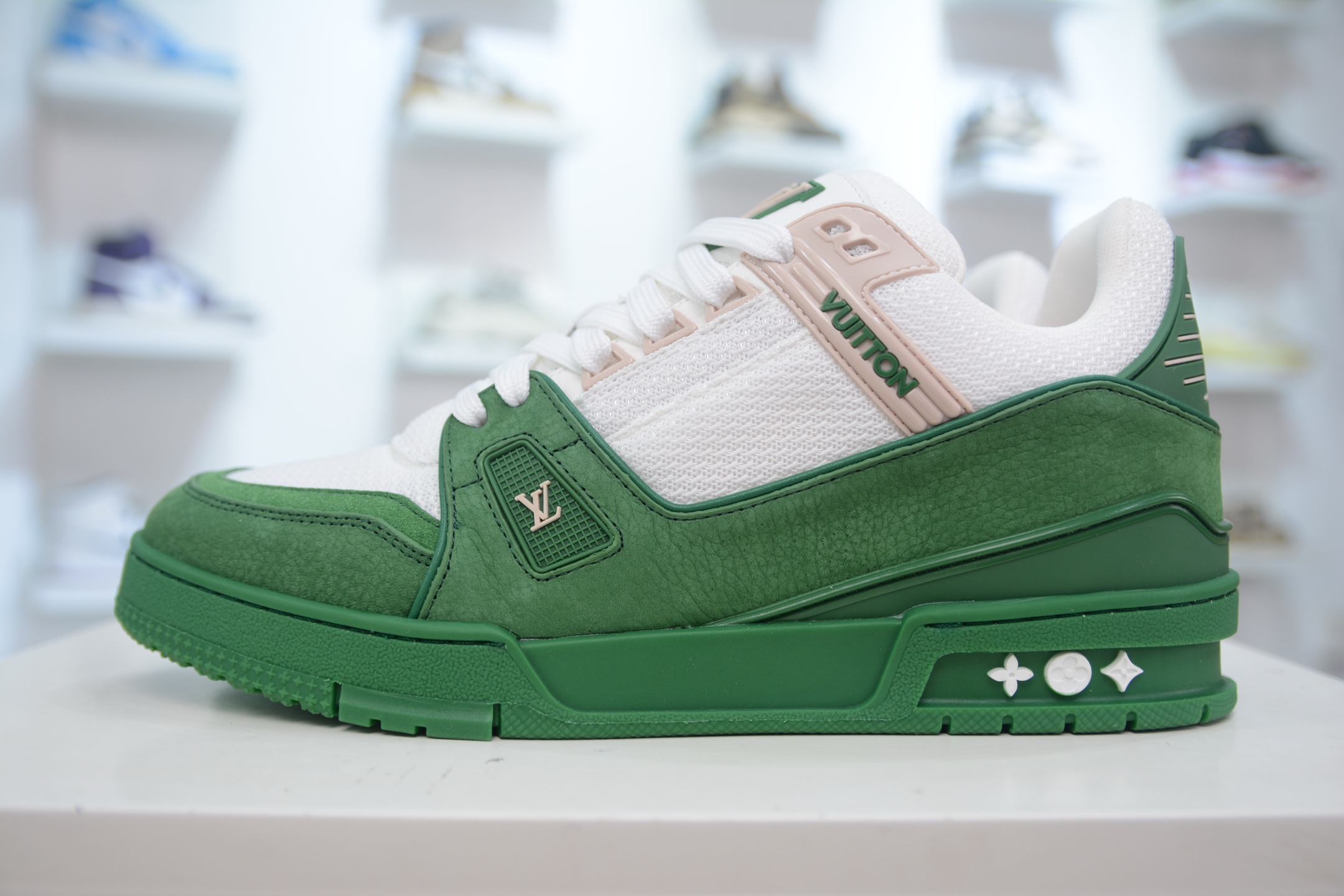 
LV Trainer 運動鞋
尺碼 35 36 37 38 39 40 41 42 43 44 45 46