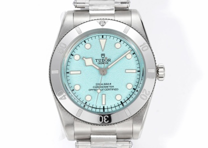 DIF 最強副本 
DIF隆重推出帝舵碧灣54型M79000N腕表，
37mm表殼貼合手腕，佩戴舒適，啞光錶盤簡約大氣，質感細膩，無日曆設計化繁為簡，回歸純粹讀時體驗，以純粹精神和現代表達方式，向1954年問世的品牌首款潛水表-7922型獻上最真誠的敬意！
DIF匠工精神 整表配備導角精磨不拉手 注重細節 質感無敵 搭載丹東定制一檔機芯 日誤差僅3-5秒幾乎0反修 超穩定！
錶帶均為CNC通體成型拉絲工藝錶帶 非小廠組裝片！配備帝舵表“T-fit”表扣 可滑軌微調
超強瑞士夜光刻度