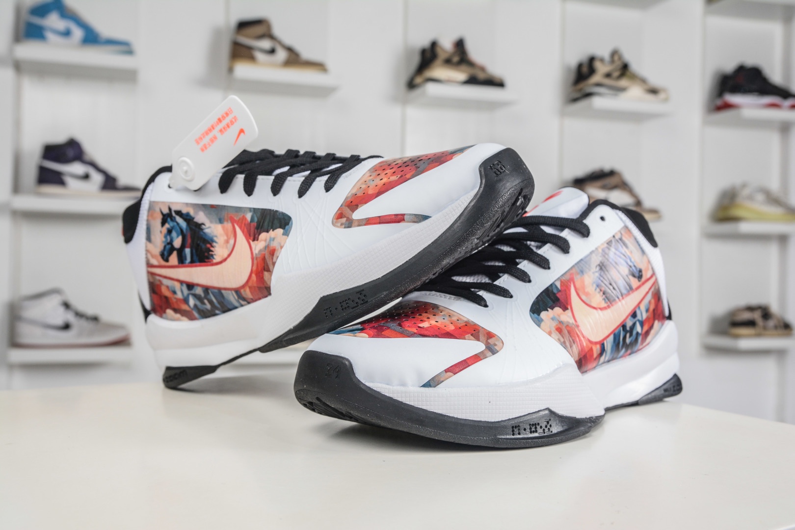 NK Zoom Kobe V 馬年限定 CNY新年款 耐克 科比5代系列 低幫復刻實戰運動低幫文化籃球鞋 
貨號：CD4991 867
尺碼：38 38.5 39 40 40.5 41 42 42.5 43 44 44.5 45 46