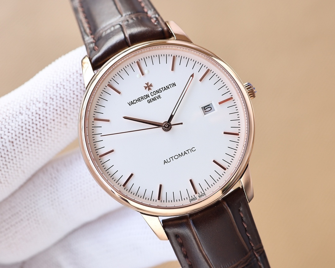 【TW 最新熱門款🔥】江詩.丹頓🆕Vacheron constantin 經典之美品鑒江詩.丹頓傳承系列腕表！
1⃣️團隊歷時9個月精心設計，敢為人先，力求完美，突破多層技術瓶頸💪
2️⃣ 市場獨家最新鍋蓋玻璃材質，超強的3D立體感，超薄工藝，超強夜光，直徑42mm👏
3️⃣款式採用原裝9015®機芯，每小時振頻28800次，零返修®質量✅
4⃣️ 錶盤上採用經典獨家內影，更顯示出這款腕表的華貴氣質🕶
5⃣️ 款式搭配意大利牛皮讓手腕更貼合舒適
   🔥頂級出品 精品不斷🔥