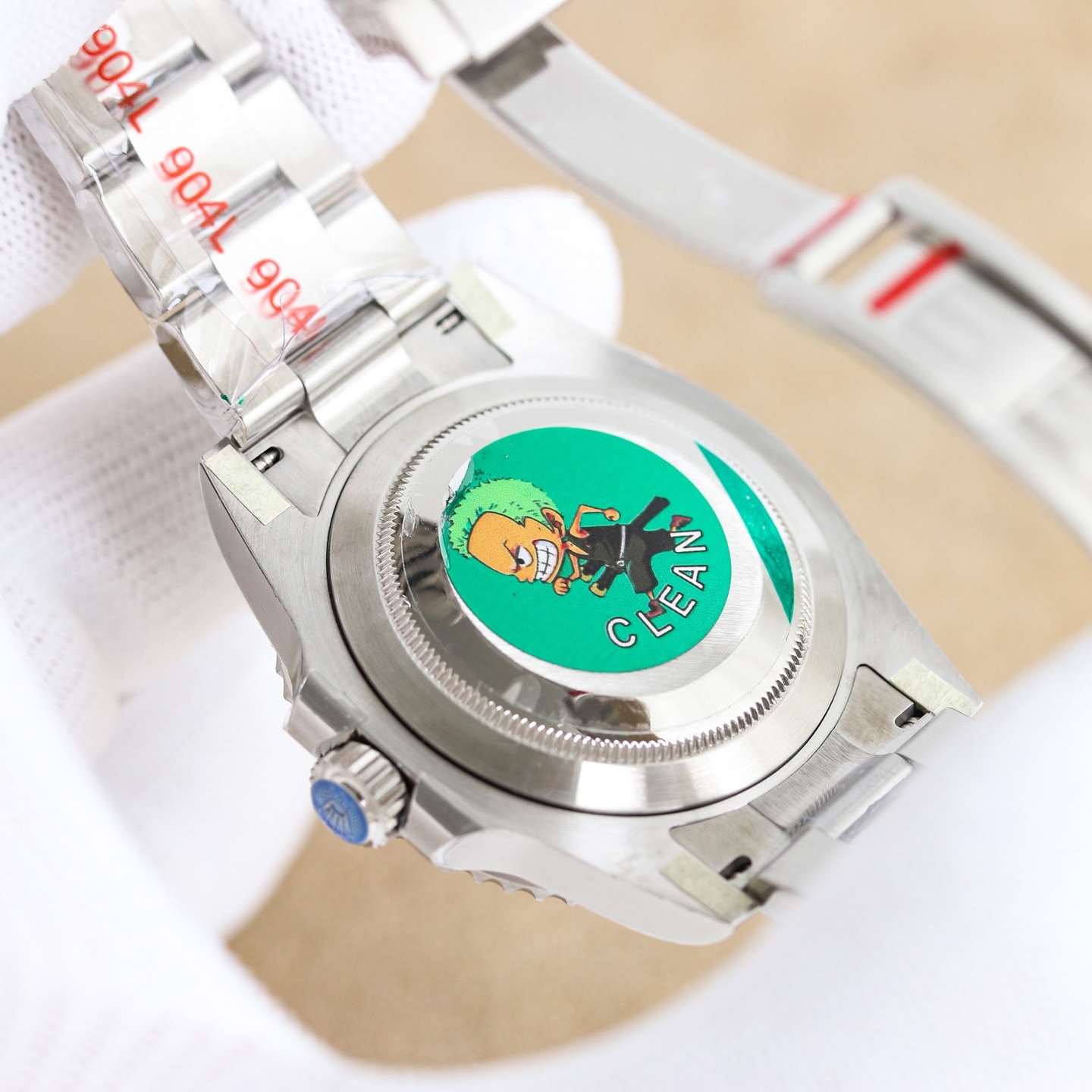 
第四代 BLAKEN 款水鬼系列：間金黑勞力士的暗夜傳奇
 
一、巔峰之作，酷炫呈現
 
- BLAKEN 高級改裝水鬼系列，專為追求獨特與個性的您打造。它將勞力士的經典魅力與現代改裝美學完美融合，讓您在任何場合都能展現出美與酷的獨特氣質。
 
二、精湛工藝，極致還原
 
- 表身間金黑化：表身採用 DLC 黑化處理，不僅增添了神秘深邃的質感，更使其耐磨性大幅提升，經久耐用。
- 錶盤特效：Blacken 改裝團隊精心復刻的一比一錶盤，以 100%的還原度重現獨特魅力，每一次凝視錶盤，都彷彿置身於神秘