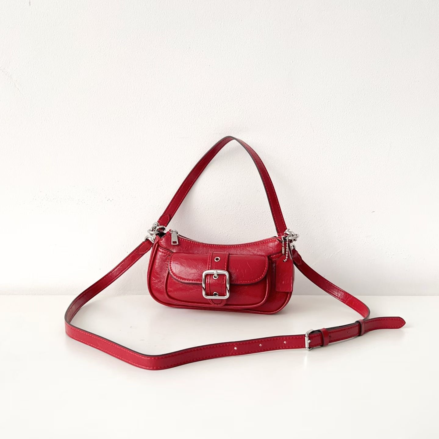 .Coa*h |Ashton Baguette12月新品新款女包 CDB13 CDB18 CDB19 超級棒 側面logo也非常精緻喲	可單肩 斜挎
尺寸19/10/9