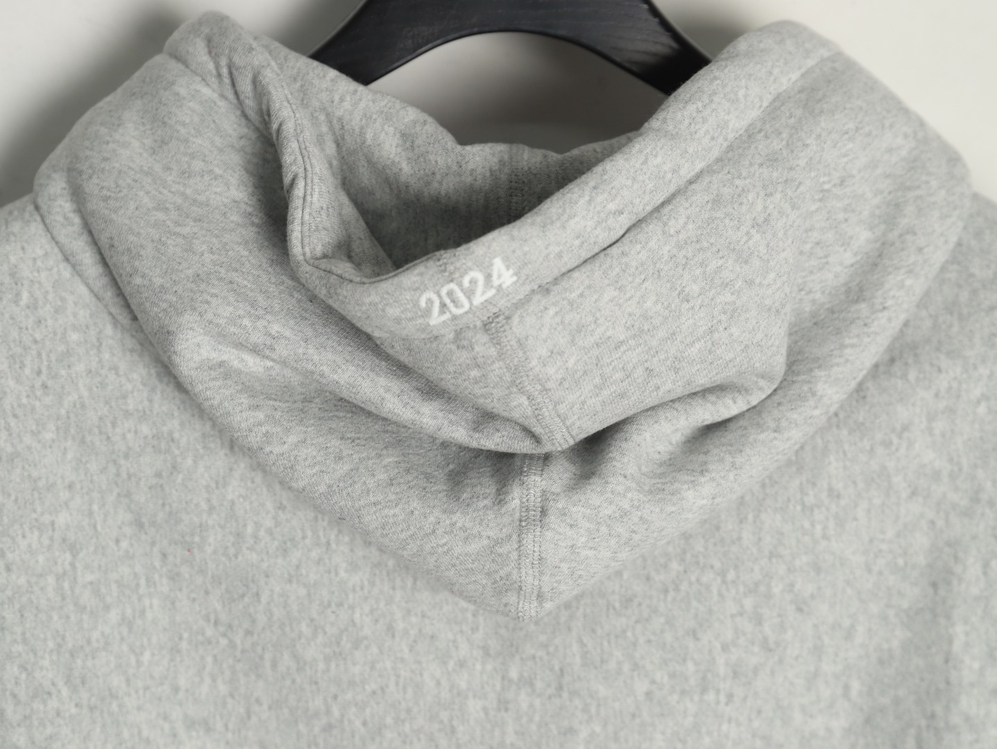 Supreme FW24 WEEK17 Box Logo Hooded Sweatshirt 胸前徽標刺繡logo口袋連帽衛衣帽衫
面料460克 高克重 面布質感強 韌性好 衣服收針處都有打套結（起到加固 久穿不變形 市面普通版本是沒有的哦） 歡迎對比 品質保證
F 尺碼：S M L XL