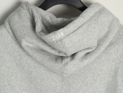 Supreme FW24 WEEK17 Box Logo Hooded Sweatshirt 胸前徽標刺繡logo口袋連帽衛衣帽衫
面料460克 高克重 面布質感強 韌性好 衣服收針處都有打套結（起到加固 久穿不變形 市面普通版本是沒有的哦） 歡迎對比 品質保證
F 尺碼：S M L XL