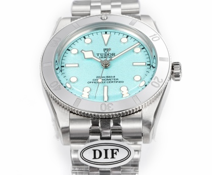 DIF 最強副本 
DIF隆重推出帝舵碧灣54型M79000N腕表，
37mm表殼貼合手腕，佩戴舒適，啞光錶盤簡約大氣，質感細膩，無日曆設計化繁為簡，回歸純粹讀時體驗，以純粹精神和現代表達方式，向1954年問世的品牌首款潛水表-7922型獻上最真誠的敬意！
DIF匠工精神 整表配備導角精磨不拉手 注重細節 質感無敵 搭載丹東定制一檔機芯 日誤差僅3-5秒幾乎0反修 超穩定！
錶帶均為CNC通體成型拉絲工藝錶帶 非小廠組裝片！配備帝舵表“T-fit”表扣 可滑軌微調
超強瑞士夜光刻度 盤面字體油壓立體