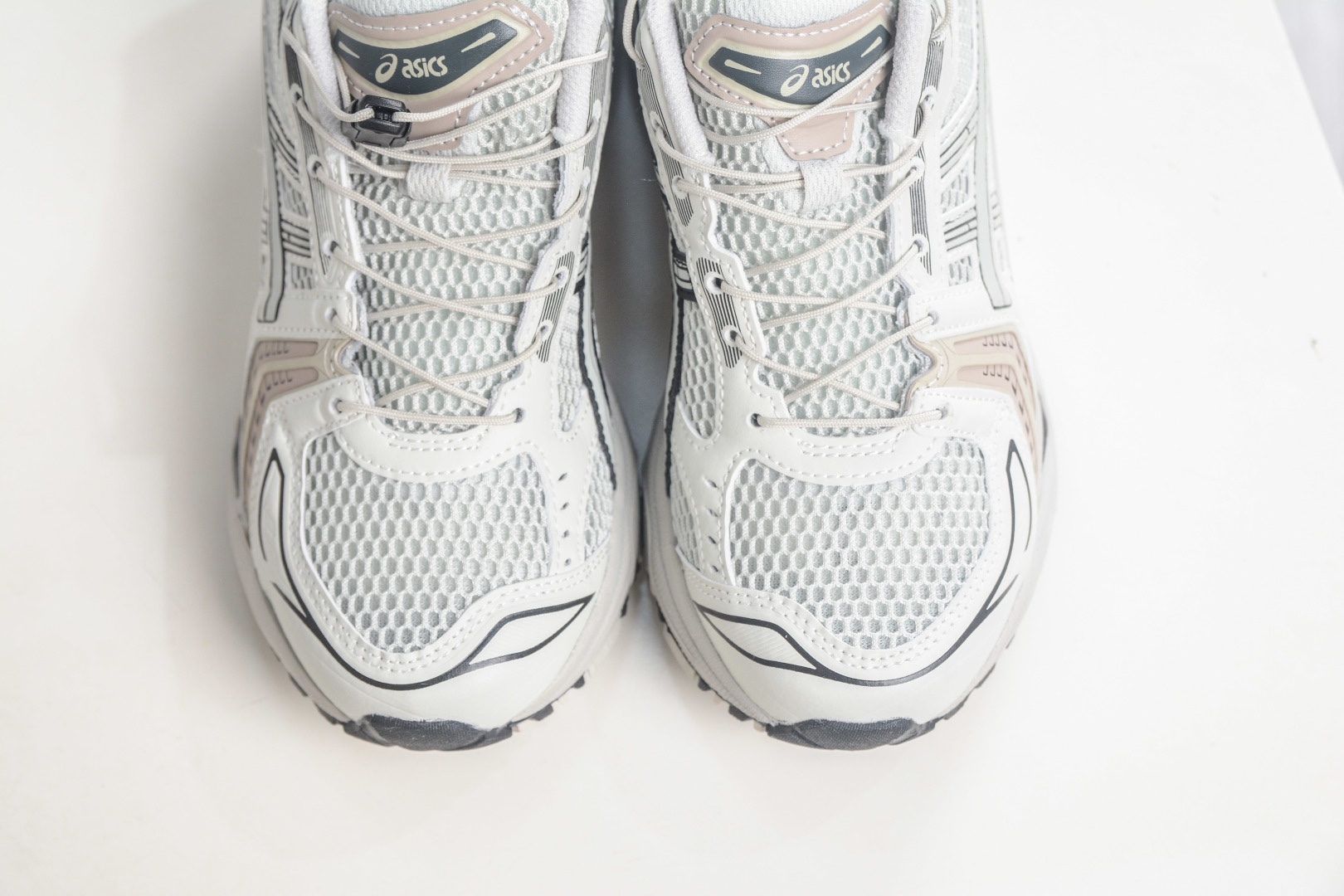 Asics Gel-Kayano 14  亚瑟士运动休闲透气专业跑鞋 
货号:1203A549 021
尺码：36 37 37.5 38 39 39.5 40 40.5 41.5 42 42.5 43.5 44 45