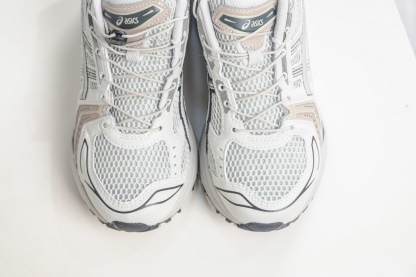 Asics Gel-Kayano 14  亚瑟士运动休闲透气专业跑鞋 
货号:1203A549 021
尺码：36 37 37.5 38 39 39.5 40 40.5 41.5 42 42.5 43.5 44 45