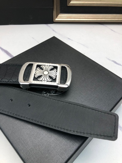 克羅星：原單頭層牛皮燙印花紋面，內襯頭層小牛皮底，搭配原單自動扣，可裁剪的自動帶，此款腰帶面雙採用意大利原定廠制進口牛皮帶身 ，對專版櫃足寬3.5