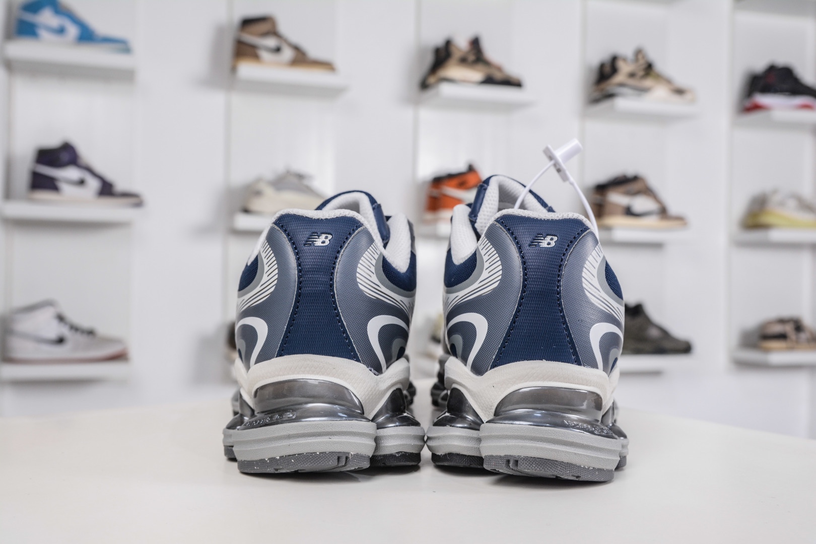 New Balance NB2000 舒適百搭防滑耐磨低幫 休閒跑步鞋
貨號：U20001PB
Size：36-46.5