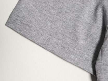 🔝SAINT LAURENT聖羅蘭SLP 小標純色徽標短袖T恤
正品購入開發，50支雙股精品賽爾棉170克，1*1拉架羅紋280克，進口刺繡，面料酵洗，定制1：1商標，寬松版型
B Size：S-XL