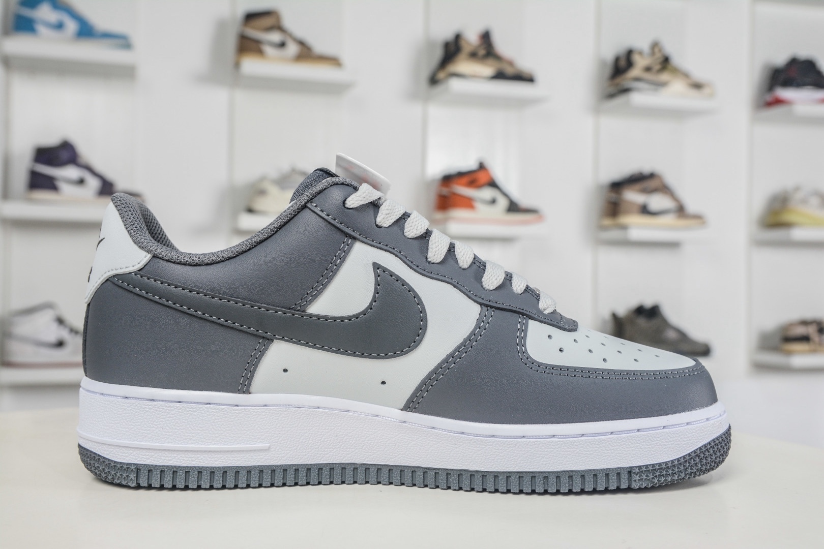 NK Air Force 1 '07 Low 深灰白 
貨號：FJ4146 004
Size：36 36.5 37.5 38 38.5 39 40 40.5 41 42 42.5 43 44 44.5 45