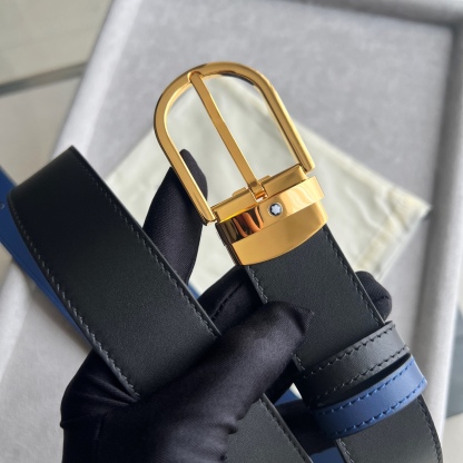 馬蹄形帶扣黑色/棕色雙面皮帶（35毫米）
馬蹄形閃亮鍍釕帶扣。可調節長度，3.5cm黑色和棕色雙面皮帶。打造經典靈動造型。
貨號 錶帶描述 黑色和棕色雙面牛皮皮帶 皮革圖案 金屬圓環上飾有萬寶龍六角白星 標識 搭扣裝置 易開啓裝置，可調節皮帶長度
搭扣形狀 馬蹄形主要顏色 黑色 | 棕色 搭扣類型 針扣式表扣