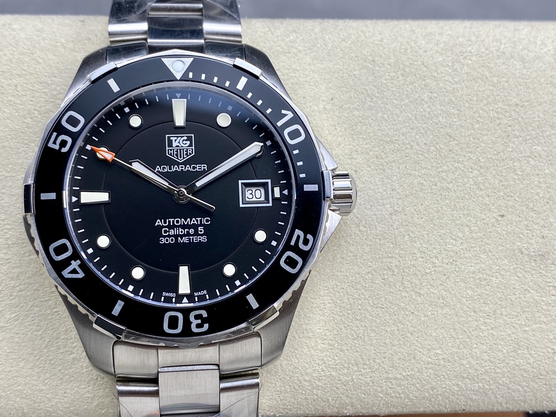 TAR年末巨獻——超級泰格豪雅系列腕表，正裝休閒兩不誤、小眾而不平庸、穩重而不失靈動，通勤的最佳首選腕表。全系均採用原裝數據打造、配件可以和原廠互換，頂級打磨 超強夜光 防水性能高達100米，超原單品質 誠意滿滿 並搭載原裝sw200機芯，歡迎品鑒！