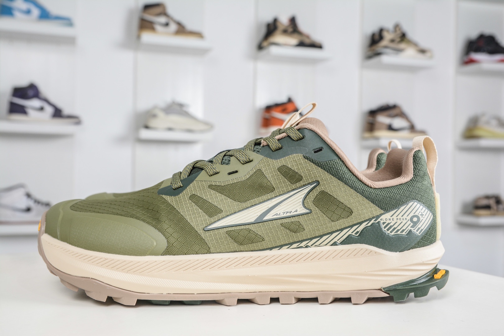 Altra Altra Lone Peak 9 奧創奧林匹斯9代 綠色 舒適百搭防滑耐磨低幫戶外跑步鞋 
貨號：AL0A85RG330
SIZE：39 40 40.5 41 42 42.5 43 44 44.5 45