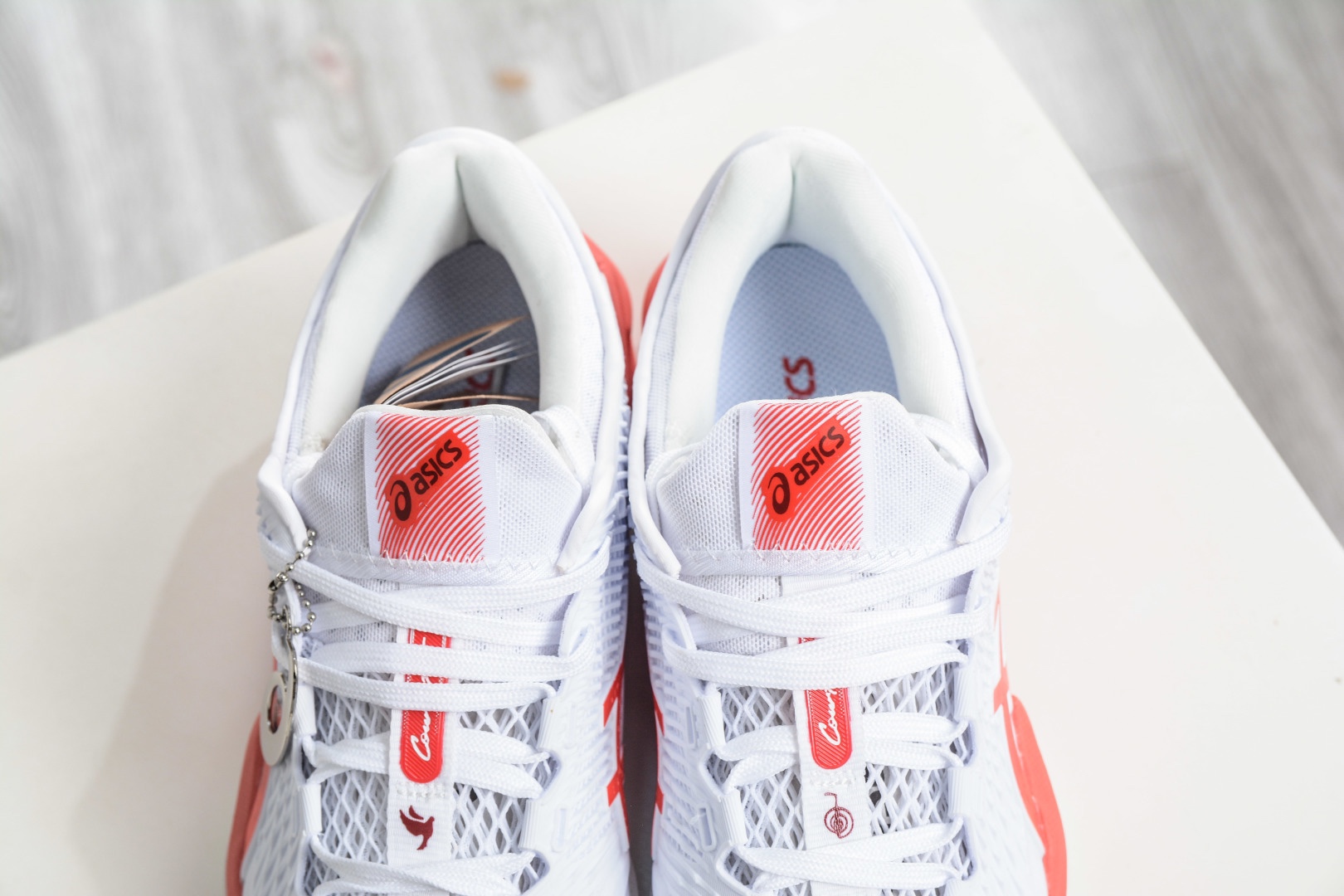 ASICS亞瑟士網球鞋小德球鞋 COURT FF3 NOVAK德約科維奇專業球鞋 專業跑步鞋鞋減震助彈防滑氣跑步鞋 (高幫減震助彈)亞瑟士是專業的跑步鞋款 腳後跟搭載後跟穩定 將啓動時的橫向力化解成縱向力幫助運動員起跳
貨號: 1041A522 966
尺碼: 36 37 37.5 38 39 39.5 40.5 41.5 42 42.5 43.5 44 45 46