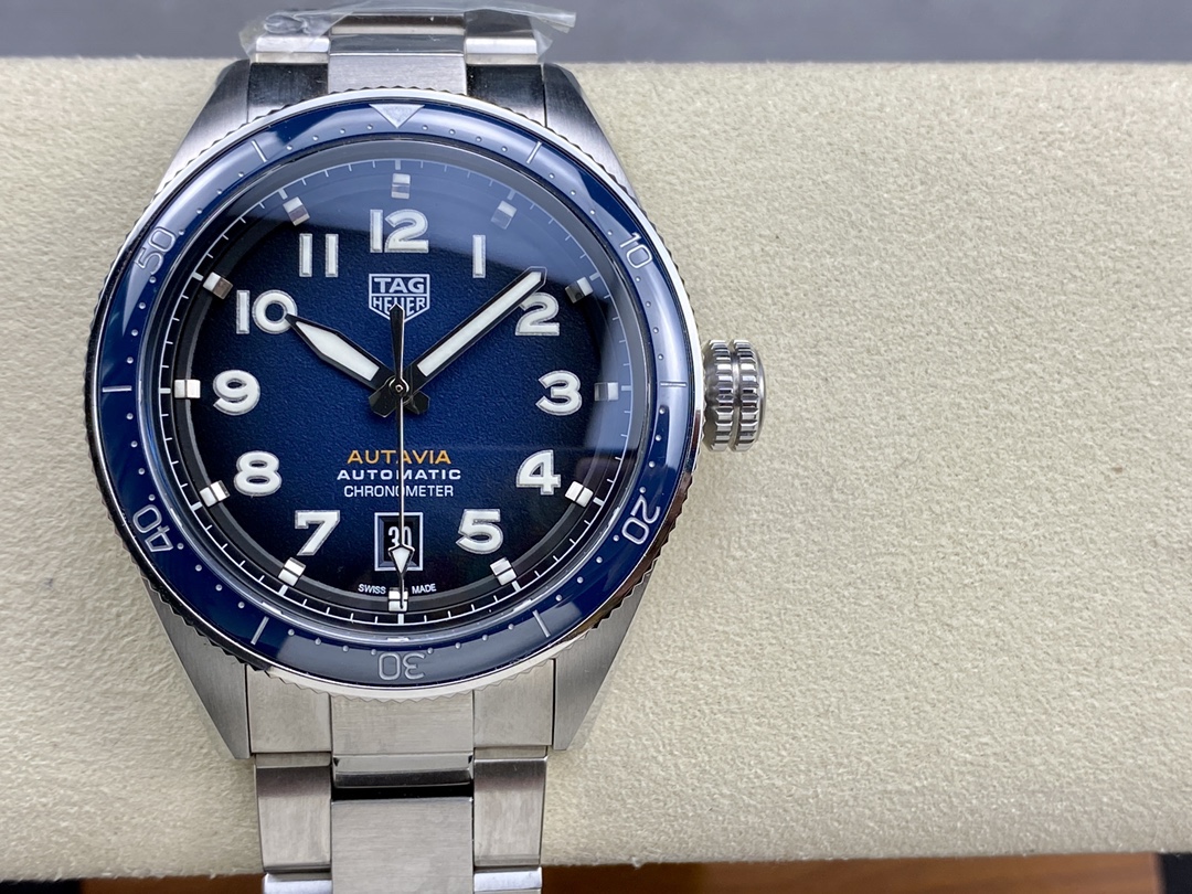 TAR年末巨獻——超級泰格豪雅系列腕表，正裝休閒兩不誤、小眾而不平庸、穩重而不失靈動，通勤的最佳首選腕表。全系均採用原裝數據打造、配件可以和原廠互換，頂級打磨 超強夜光 防水性能高達100米，超原單品質 誠意滿滿 並搭載原裝sw200機芯，歡迎品鑒！