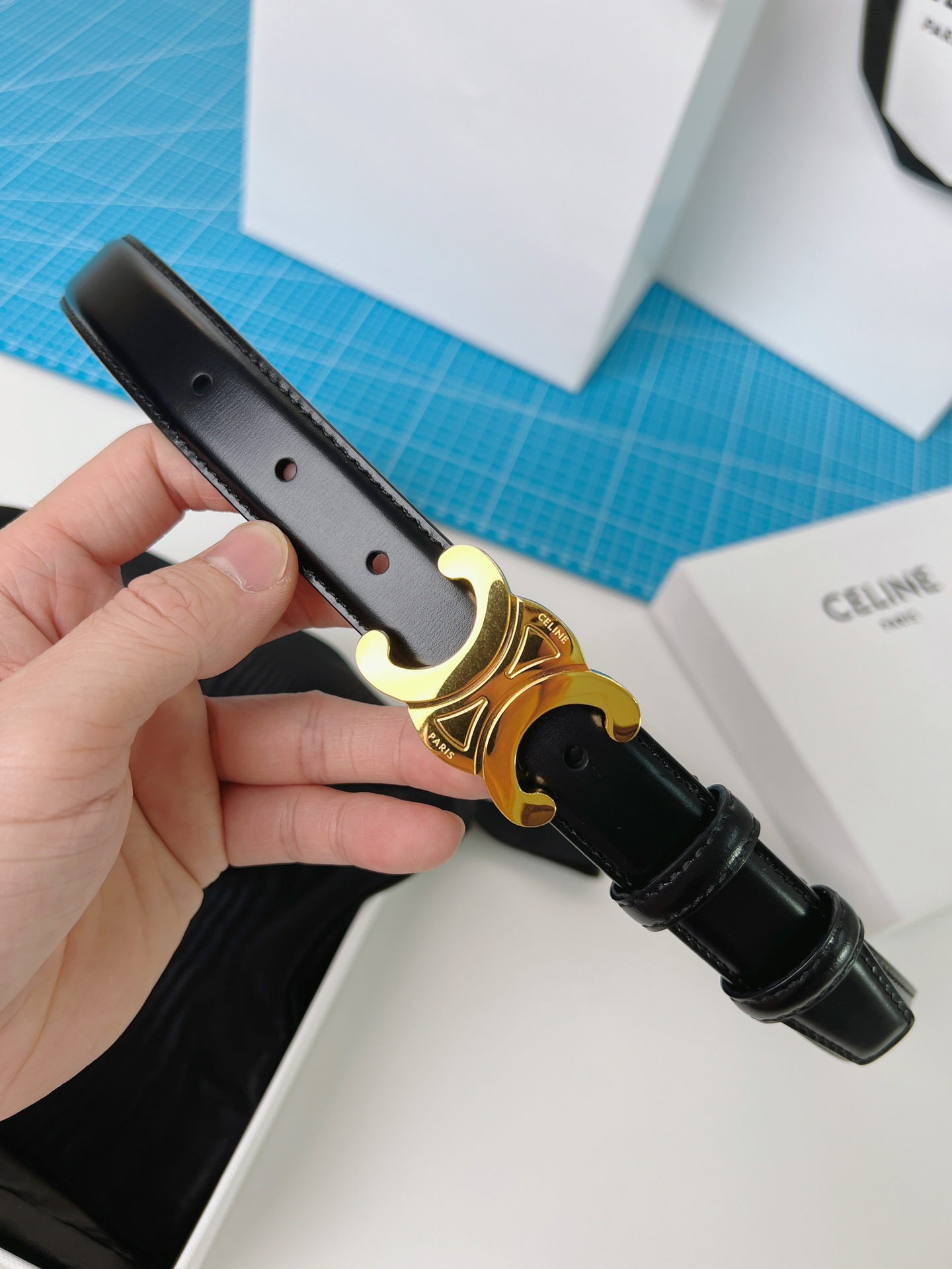 《CELINE》塞琳🇫🇷法國原廠皮料，黑色全皮 品質毋庸置疑 ，只有最好 ，寬2.5cm