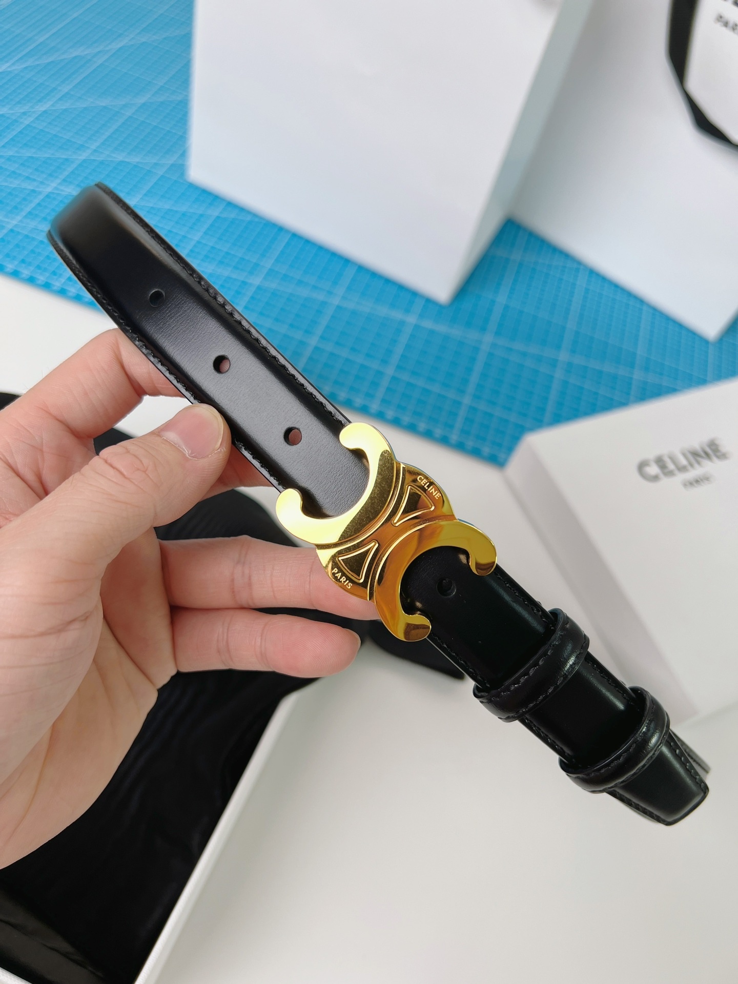 《CELINE》塞琳🇫🇷法國原廠皮料，黑色全皮 品質毋庸置疑 ，只有最好 ，寬2.5cm