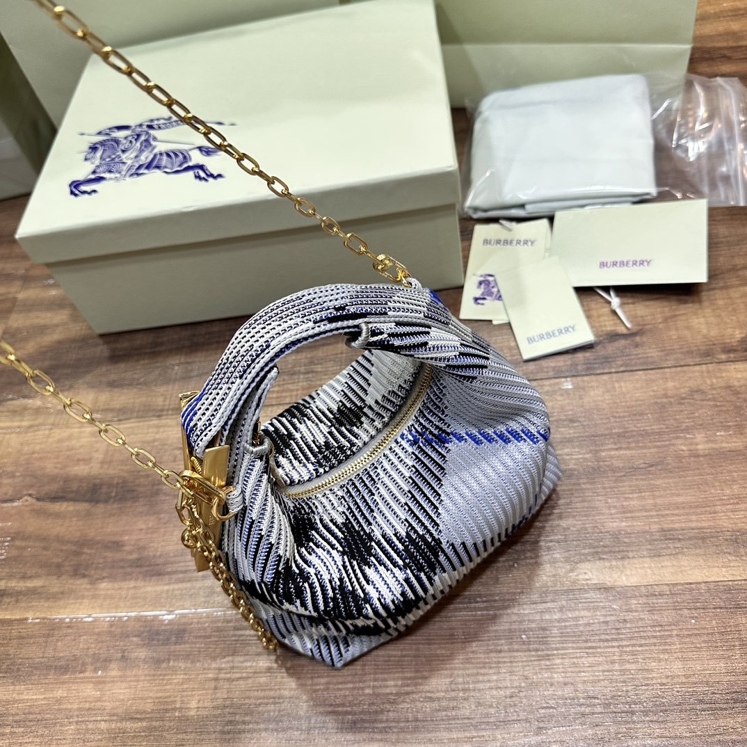 迷你鏈條版Peg手拿包全新mini
新增可拆卸金屬鏈條 實用性更強
尺寸16×10× 26cm.