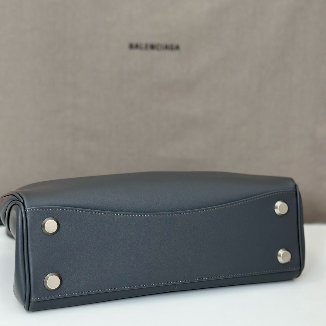 巴黎世家𝗕𝗮𝗹𝗲𝗻𝗰𝗶𝗮𝗴𝗮 💚💚出貨了！
款號：789779
尺寸：28.9×20×9.9cm