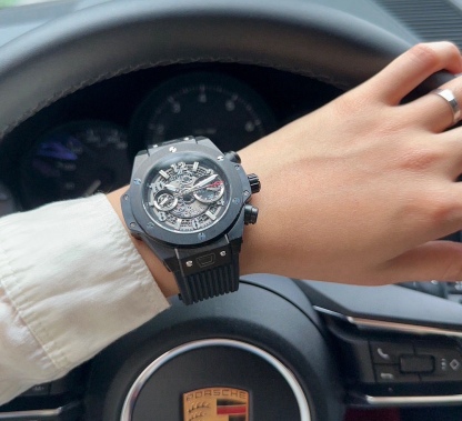 恆寶 Hublot精品男士腕表，勁爆鏤空設計，技藝精湛，獨具匠心，尊貴大氣，紳士風範。採用全自動機械機芯，頂級316精鋼表殼，天然橡膠錶帶，礦物質超強鏡面，尺寸43*13