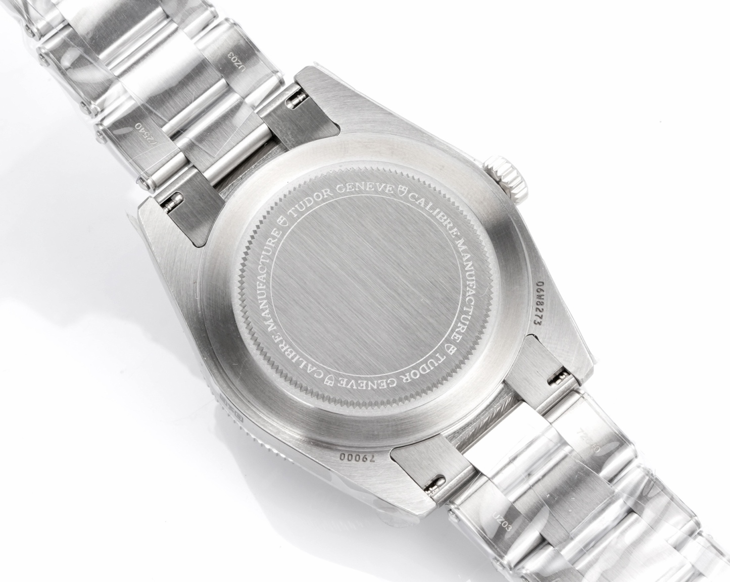 DIF 最強副本 
DIF隆重推出帝舵碧灣54型M79000N腕表，
37mm表殼貼合手腕，佩戴舒適，啞光錶盤簡約大氣，質感細膩，無日曆設計化繁為簡，回歸純粹讀時體驗，以純粹精神和現代表達方式，向1954年問世的品牌首款潛水表-7922型獻上最真誠的敬意！
DIF匠工精神 整表配備導角精磨不拉手 注重細節 質感無敵 搭載丹東定制一檔機芯 日誤差僅3-5秒幾乎0反修 超穩定！
錶帶均為CNC通體成型拉絲工藝錶帶 非小廠組裝片！配備帝舵表“T-fit”表扣 可滑軌微調
超強瑞士夜光刻度 盤面字體油壓立体