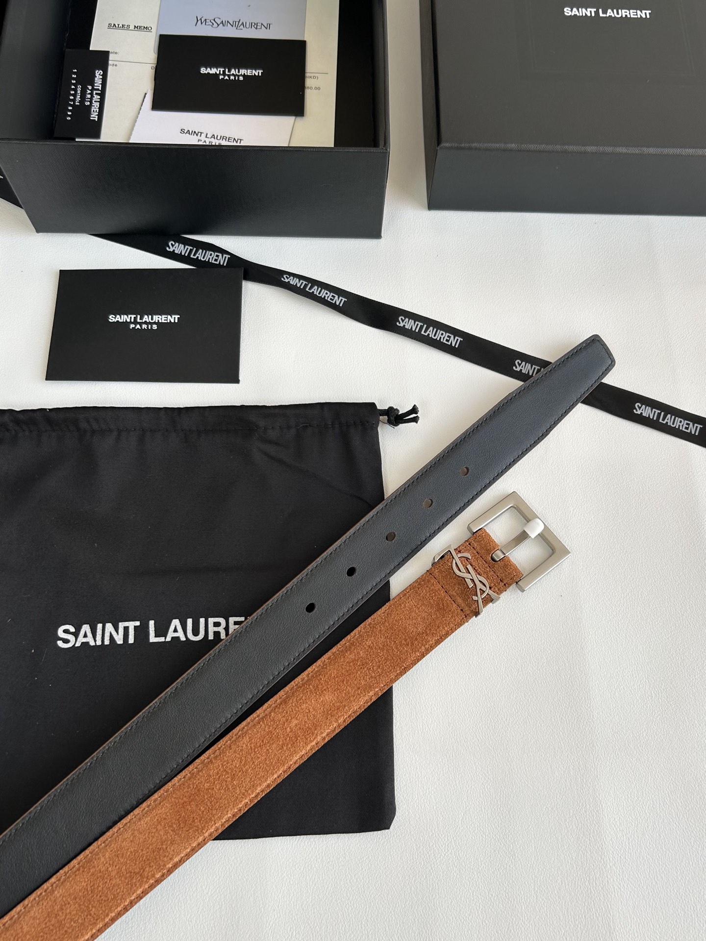 聖羅蘭 女士腰帶，進口小牛皮 配以CASSANDRE 標識腰帶環。古銅色金銀五金可選。精緻優雅的設計，寬度3.0cm