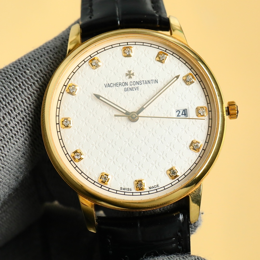 
最新款推薦   市場最高復刻 V4升級版本 江詩丹頓VC傳承系列85180腕表！
1⃣️【表殼】尺寸40MMX9MM，完美圓形的表殼，搭配微孤式表耳設計，使之更加貼合佩戴者的手腕。每一個成品殼套，都需經過MK嚴格的質量把控，方能還原正品獨特的質感。
2⃣️【機芯】9015鋼輪等部件均由MK制表師精工裝飾，自動擺陀更是鍍有18k金，最大限度呈現原裝精湛的工藝水平。
3⃣️【表鏡】前後兩片藍寶石玻璃鏡面，均有防眩暈鍍膜處理。
4⃣️【錶帶】雙層意大利小牛皮，搭配馬耳他十字針扣。