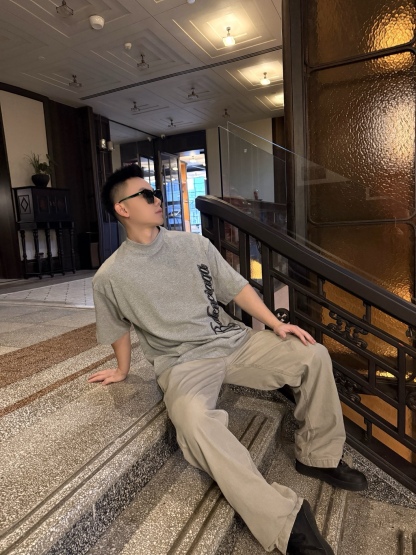 🔝BALENCIAGA巴黎世家BLCG 側邊草體字母短袖T恤
正品購入開發，40支雙紗巴黎棉210克，1*1配套十字羅紋280克，進口刺繡，面料酵洗，定制1：1商標，寬松版型
B Size：S-XL