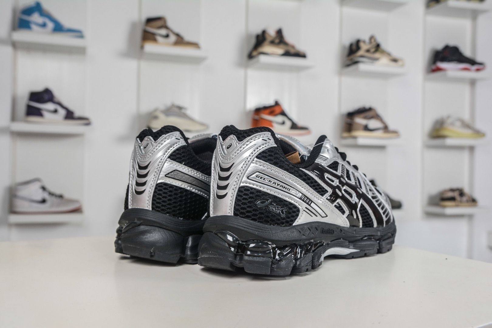 Asics Gel-Kayano 12.1 亞瑟士百搭休閒運動慢跑鞋 
貨號：1203A759 001
Size：36-47