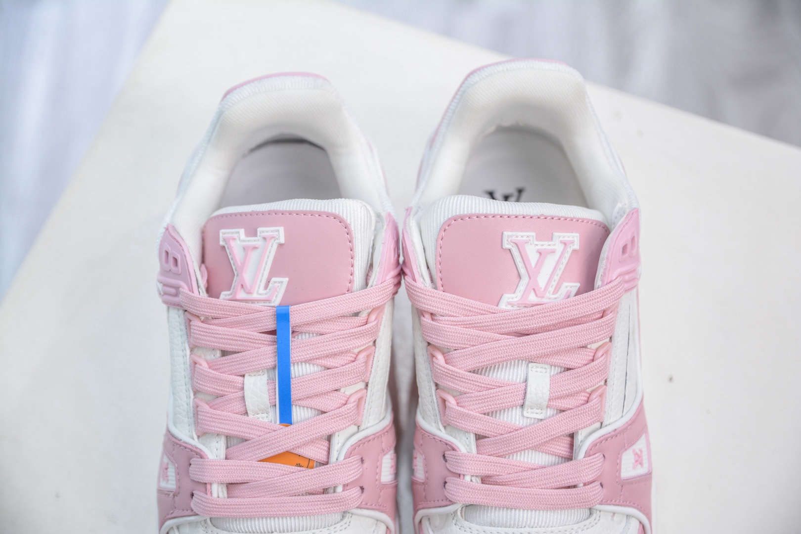 Louis Vuitton Trainer lv時裝走秀運動鞋板鞋 白粉 SIZE：36 37 38 39 40