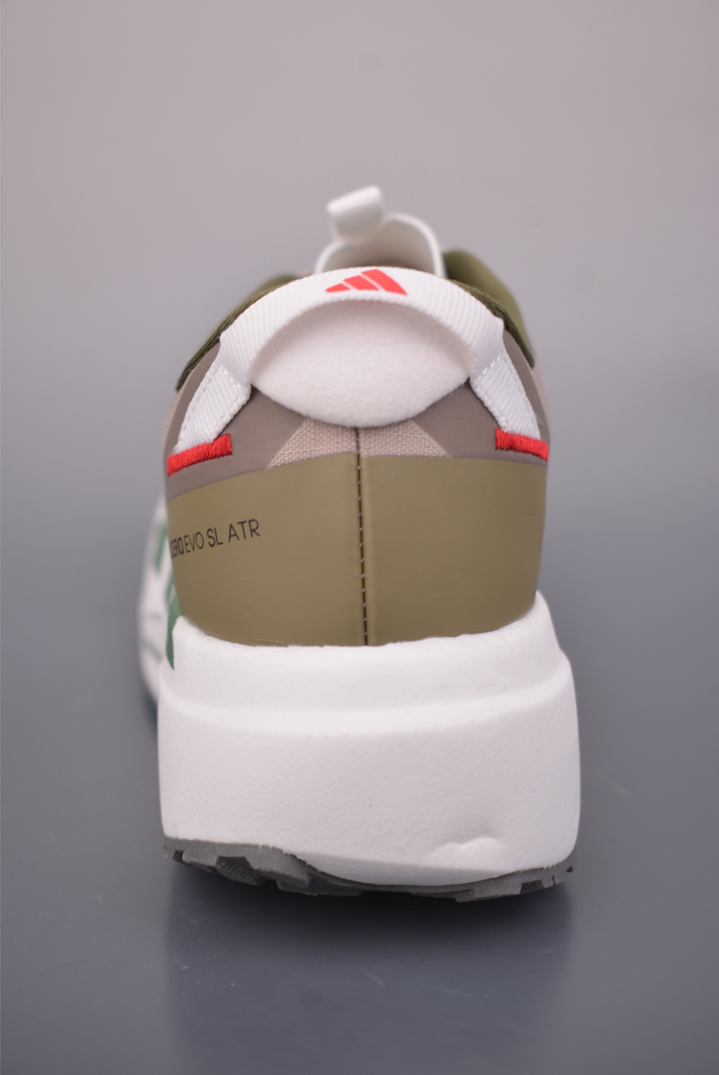 Adidas Adizero Evo SL ATR M
阿迪超輕透氣緩震跑鞋 
官方貨號: KK03072332
尺碼：36 36.5 37 38 38.5 39 40 40.5 41 42 42.5 43 44 44.5 45